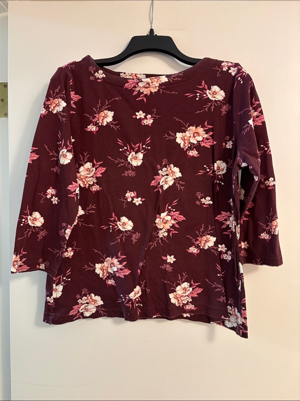 📌🌸 Burgundy Floral Tee
